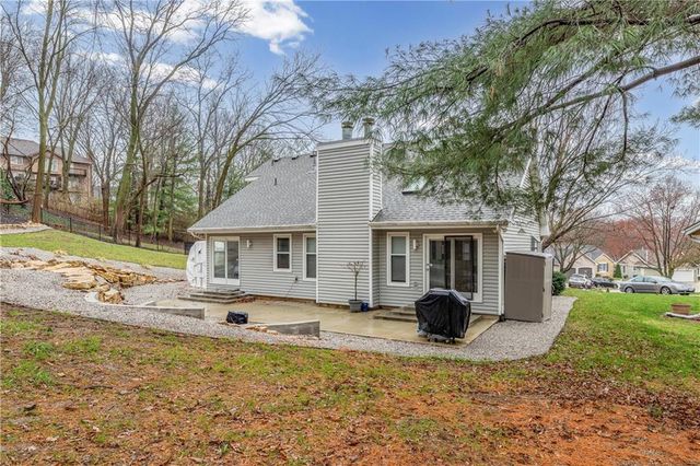 304 Lancelot Drive, Liberty, MO 64068