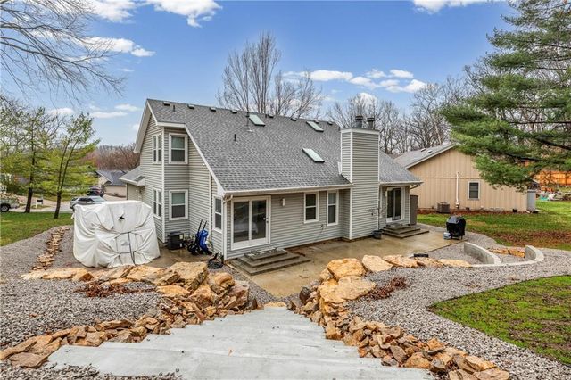 304 Lancelot Drive, Liberty, MO 64068