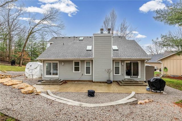 304 Lancelot Drive, Liberty, MO 64068