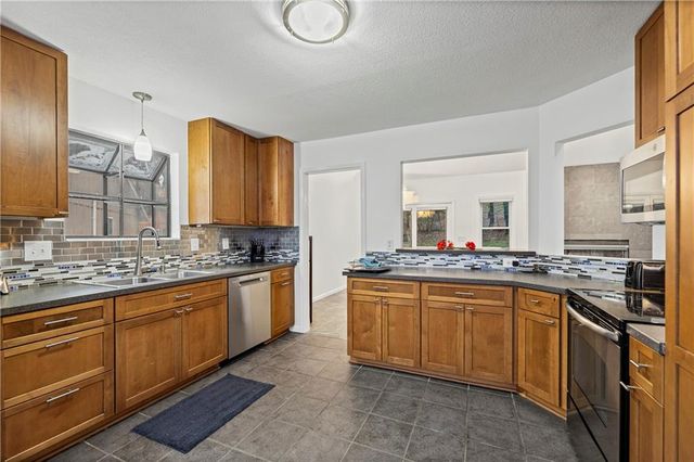 304 Lancelot Drive, Liberty, MO 64068