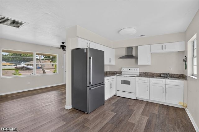 273 Whittier AVE, North Fort Myers, FL 33917