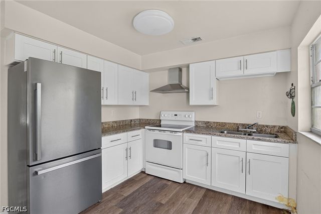 273 Whittier AVE, North Fort Myers, FL 33917