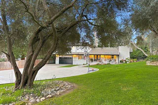 8560 Phoenix Ave, Fair Oaks, CA 95628