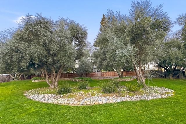 8560 Phoenix Ave, Fair Oaks, CA 95628