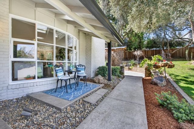 8560 Phoenix Ave, Fair Oaks, CA 95628