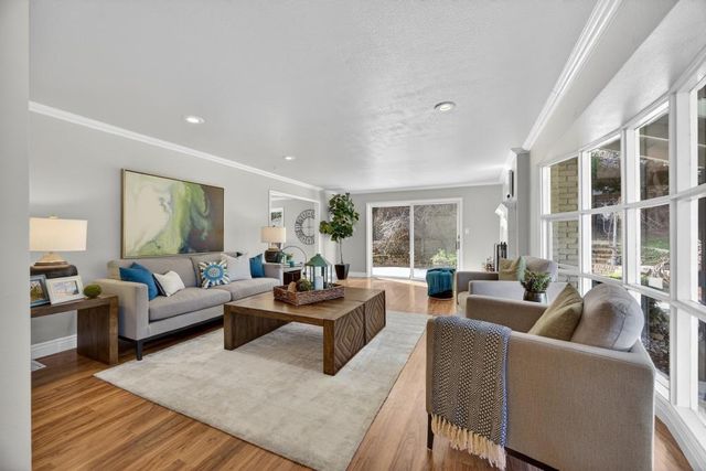 8560 Phoenix Ave, Fair Oaks, CA 95628