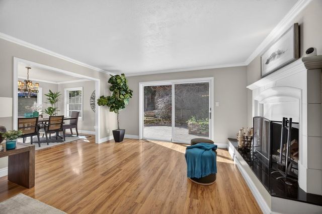 8560 Phoenix Ave, Fair Oaks, CA 95628