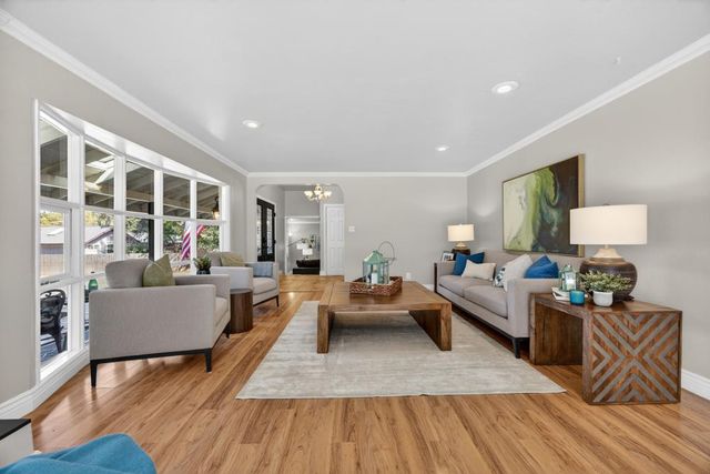 8560 Phoenix Ave, Fair Oaks, CA 95628