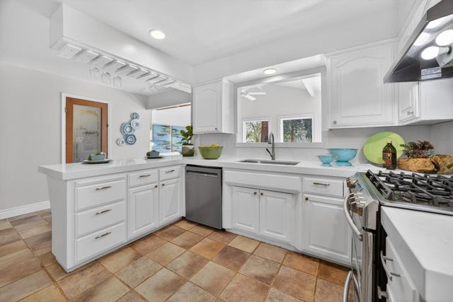 8560 Phoenix Ave, Fair Oaks, CA 95628