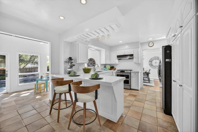 8560 Phoenix Ave, Fair Oaks, CA 95628