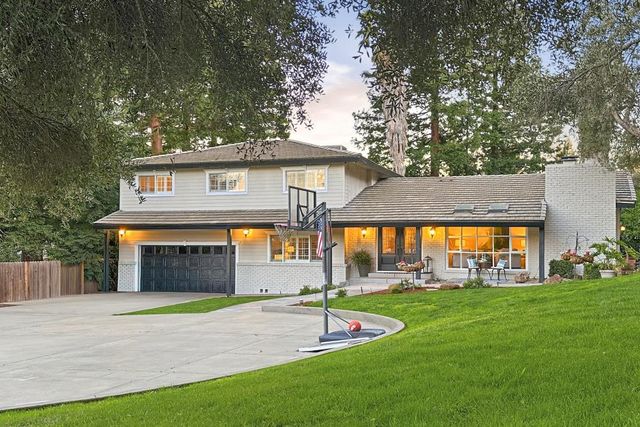 8560 Phoenix Ave, Fair Oaks, CA 95628