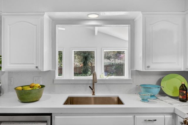 8560 Phoenix Ave, Fair Oaks, CA 95628