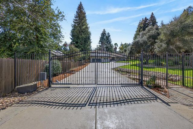 8560 Phoenix Ave, Fair Oaks, CA 95628