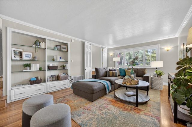 8560 Phoenix Ave, Fair Oaks, CA 95628