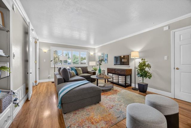 8560 Phoenix Ave, Fair Oaks, CA 95628