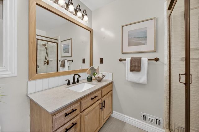 8560 Phoenix Ave, Fair Oaks, CA 95628