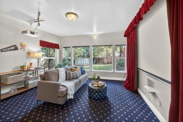 8560 Phoenix Ave, Fair Oaks, CA 95628