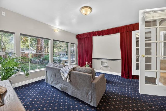 8560 Phoenix Ave, Fair Oaks, CA 95628