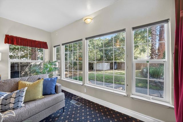 8560 Phoenix Ave, Fair Oaks, CA 95628