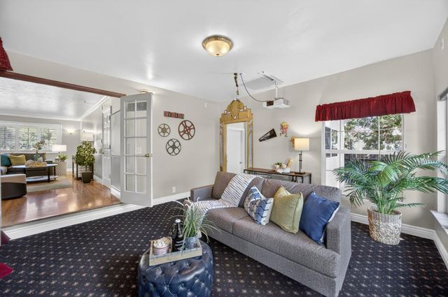 8560 Phoenix Ave, Fair Oaks, CA 95628