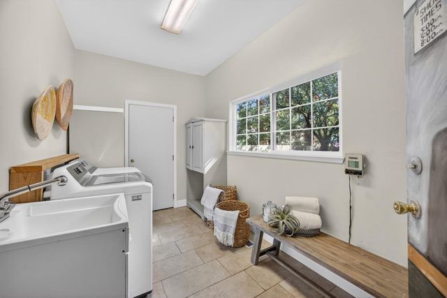 8560 Phoenix Ave, Fair Oaks, CA 95628