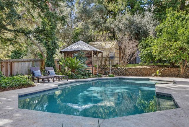 8560 Phoenix Ave, Fair Oaks, CA 95628