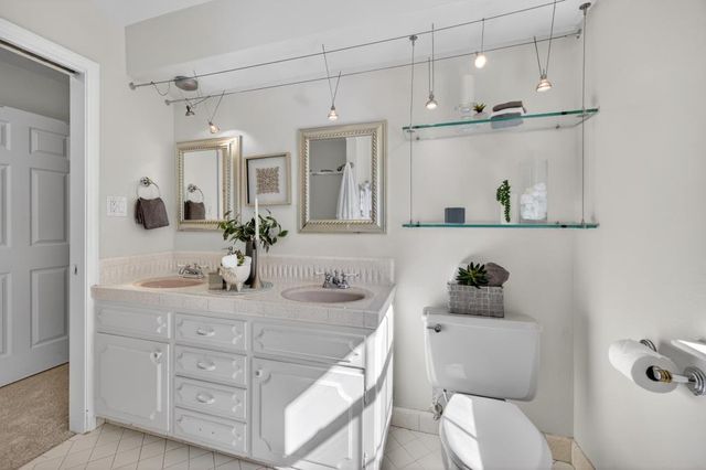 8560 Phoenix Ave, Fair Oaks, CA 95628