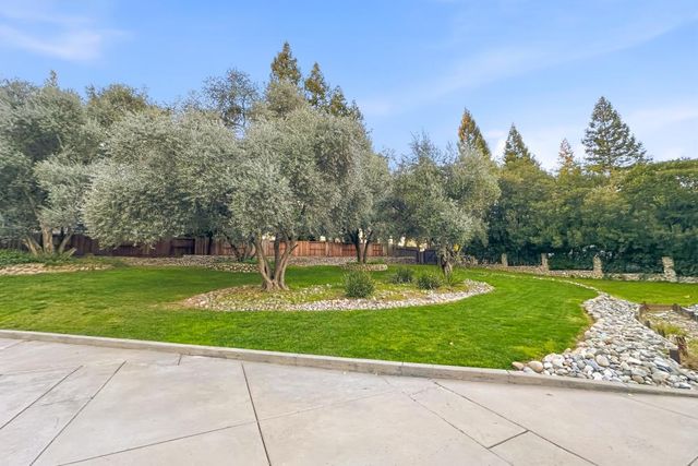 8560 Phoenix Ave, Fair Oaks, CA 95628