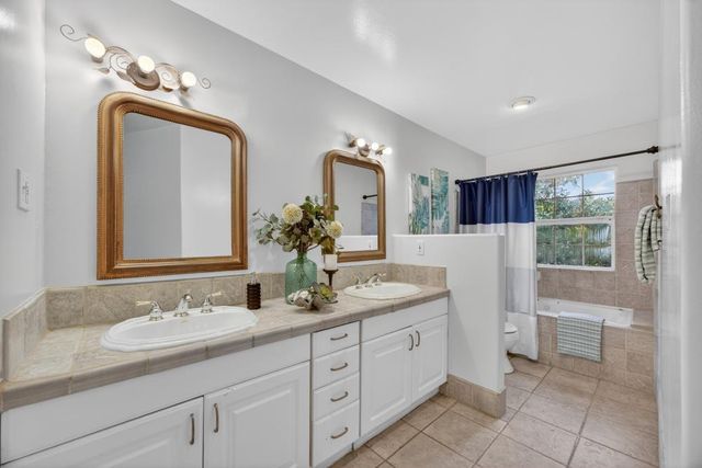 8560 Phoenix Ave, Fair Oaks, CA 95628