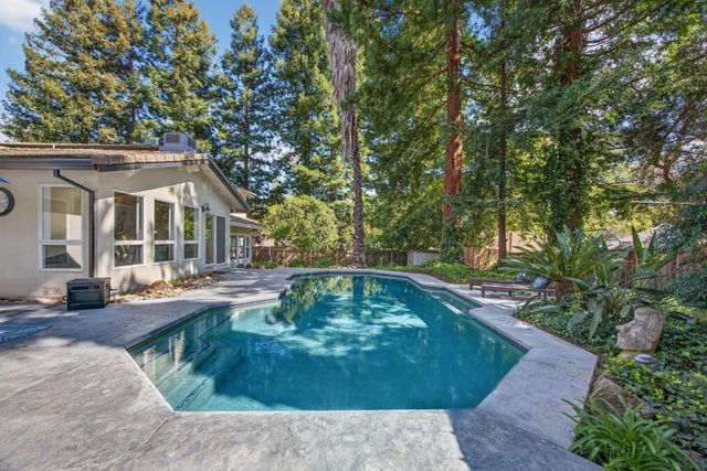 8560 Phoenix Ave, Fair Oaks, CA 95628