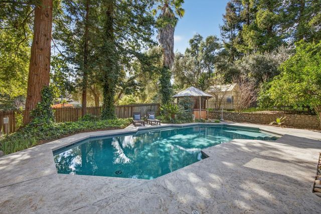 8560 Phoenix Ave, Fair Oaks, CA 95628