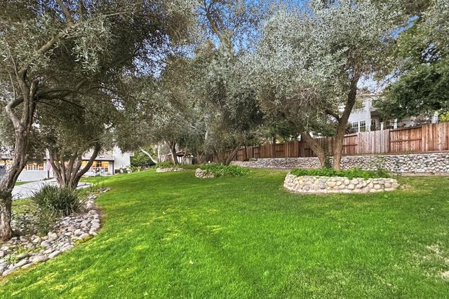 8560 Phoenix Ave, Fair Oaks, CA 95628