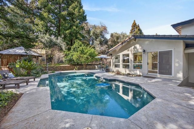 8560 Phoenix Ave, Fair Oaks, CA 95628