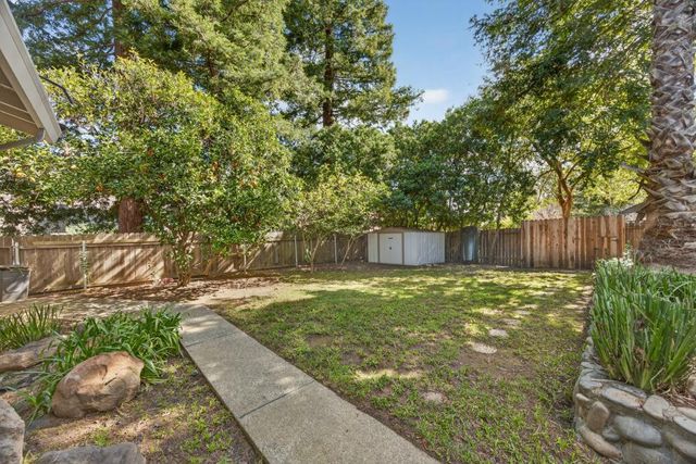 8560 Phoenix Ave, Fair Oaks, CA 95628