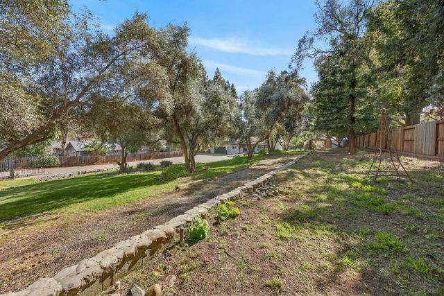 8560 Phoenix Ave, Fair Oaks, CA 95628