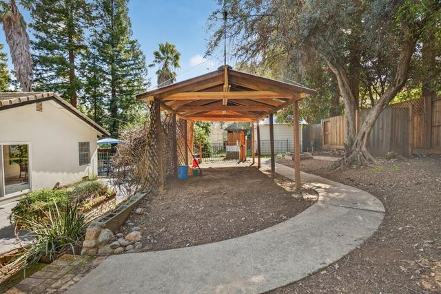 8560 Phoenix Ave, Fair Oaks, CA 95628