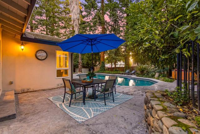 8560 Phoenix Ave, Fair Oaks, CA 95628