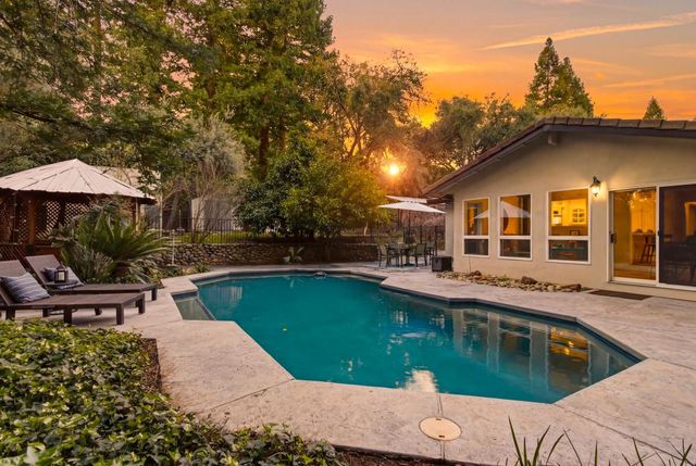 8560 Phoenix Ave, Fair Oaks, CA 95628