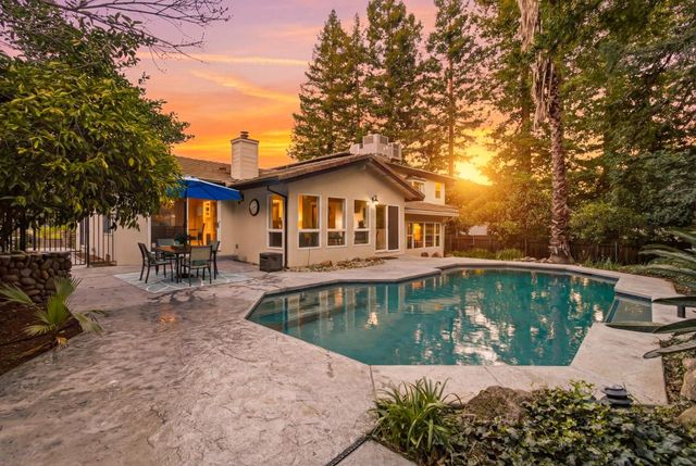 8560 Phoenix Ave, Fair Oaks, CA 95628