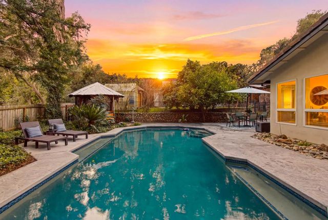 8560 Phoenix Ave, Fair Oaks, CA 95628