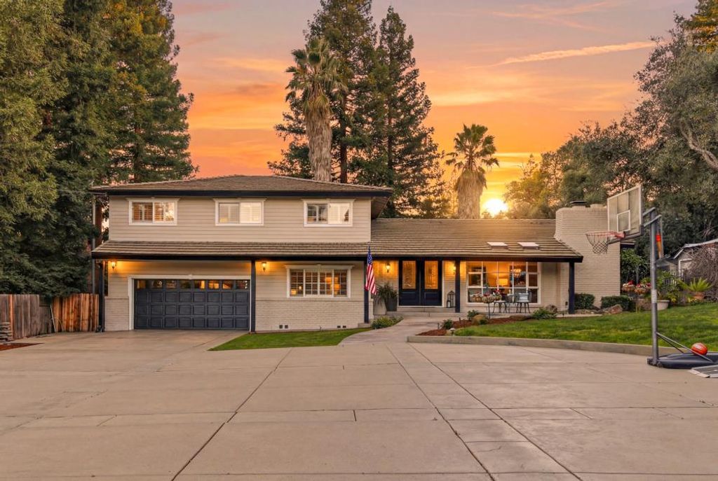 8560 Phoenix Ave, Fair Oaks, CA 95628