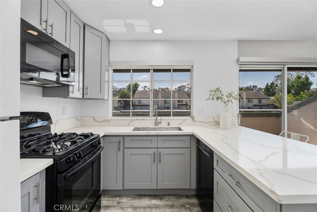 19 Exeter 16, Irvine, CA 92612