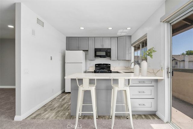 19 Exeter 16, Irvine, CA 92612