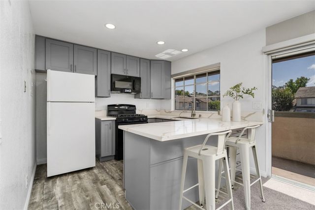 19 Exeter 16, Irvine, CA 92612