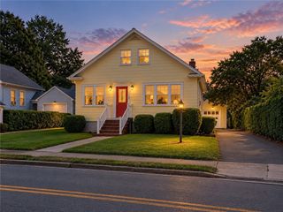 520 Middle Highway, Barrington, RI 02806