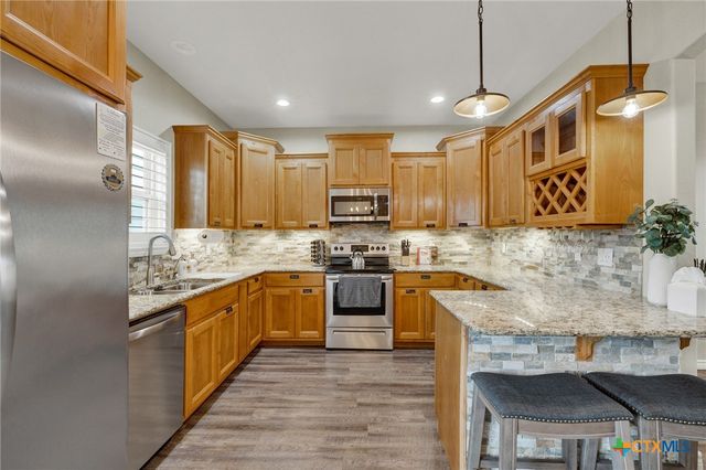596 Riviera Drive, Canyon Lake, TX 78133
