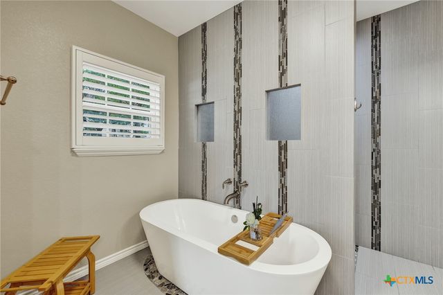596 Riviera Drive, Canyon Lake, TX 78133