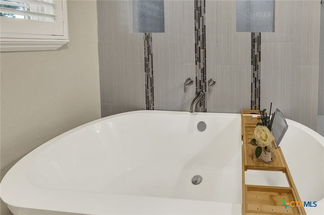 596 Riviera Drive, Canyon Lake, TX 78133