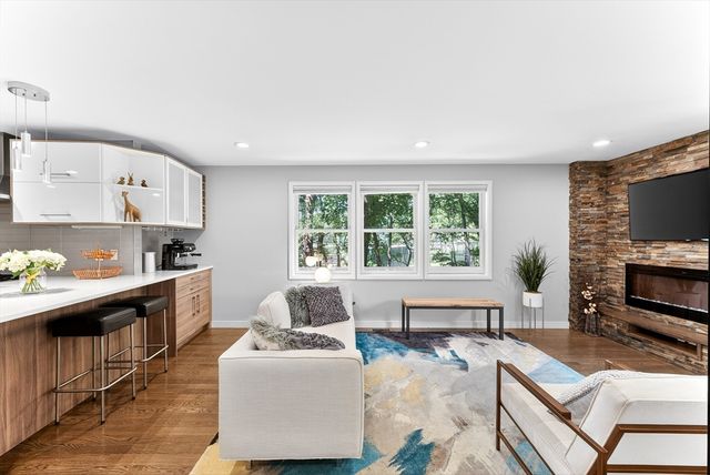 142 Edinboro St 142, Newton, MA 02460