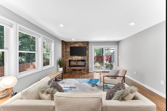 142 Edinboro St 142, Newton, MA 02460